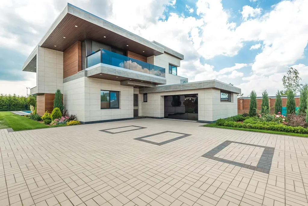 modern-luxury-house-exterior-with-garden